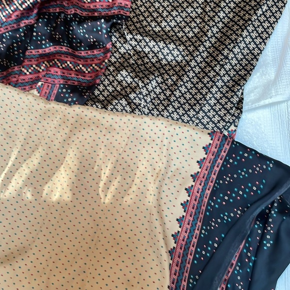 Suhani Collection Silk-Touch Fabric for Saree or Dress - Picture 4 of 7